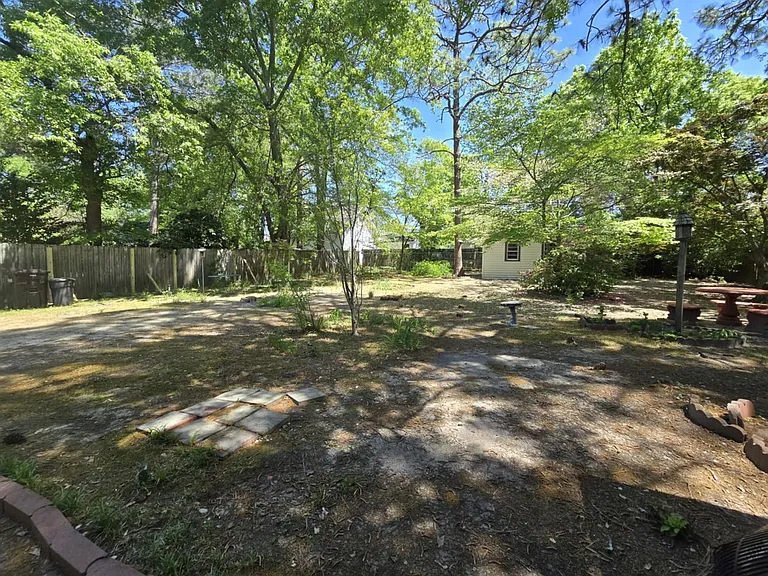 1819 Cawdor Dr — Photo 25