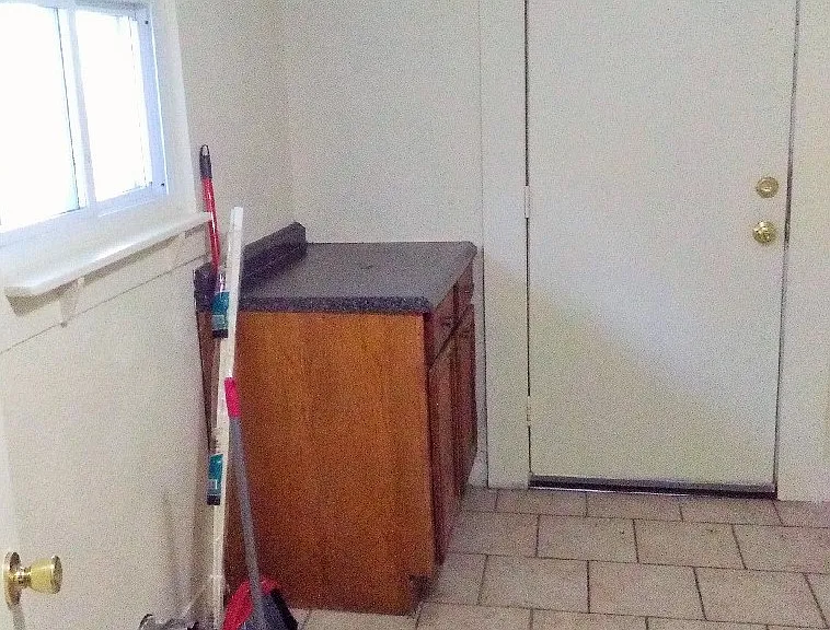 1424 Lyons Ave — Photo 8