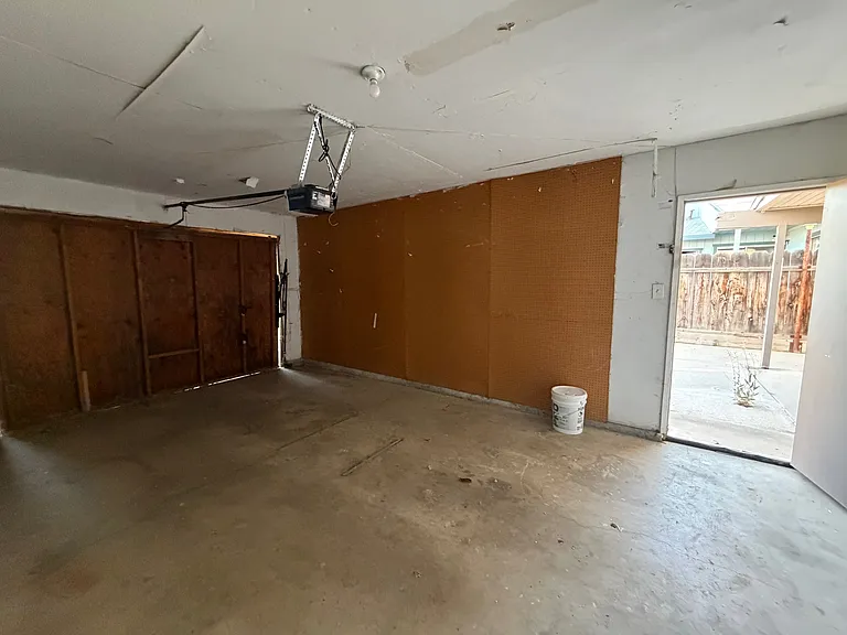 665 S Coalinga St — Photo 29