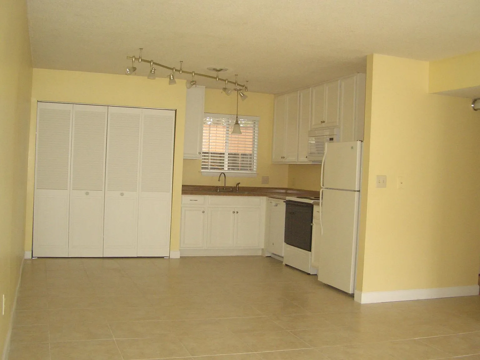 2 bed, 815 sqft, $1,350 — Photo 3