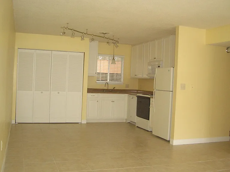 201 College Blvd E #3 — Photo 3