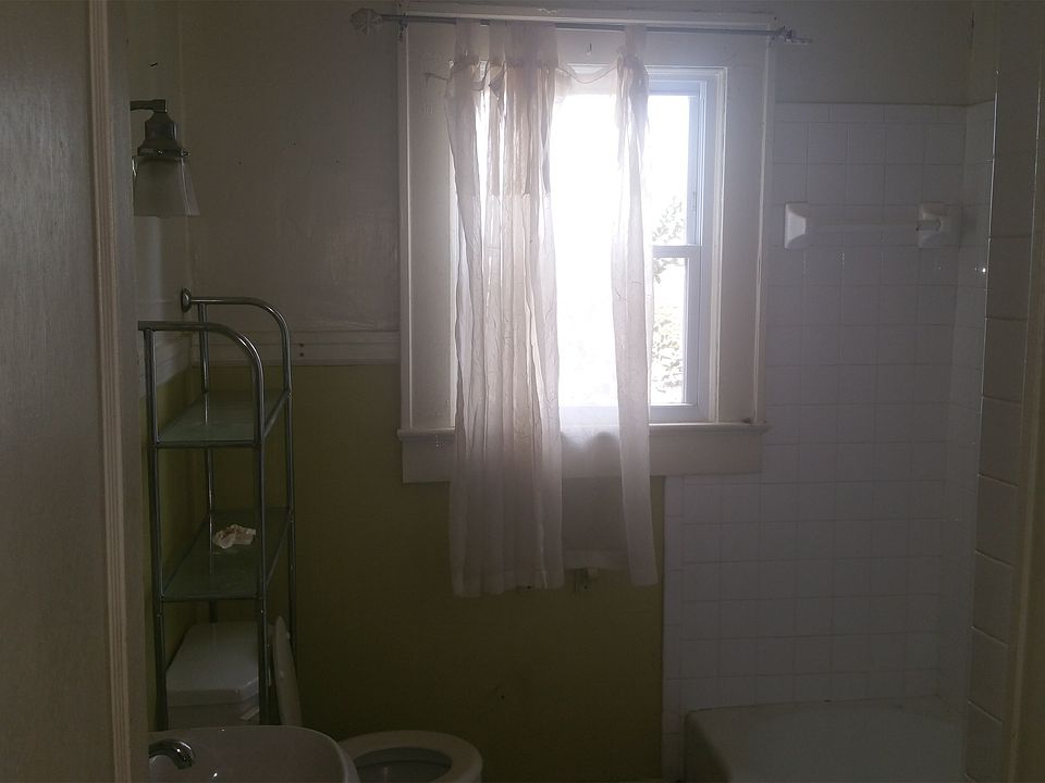 1st image of 906 5th St