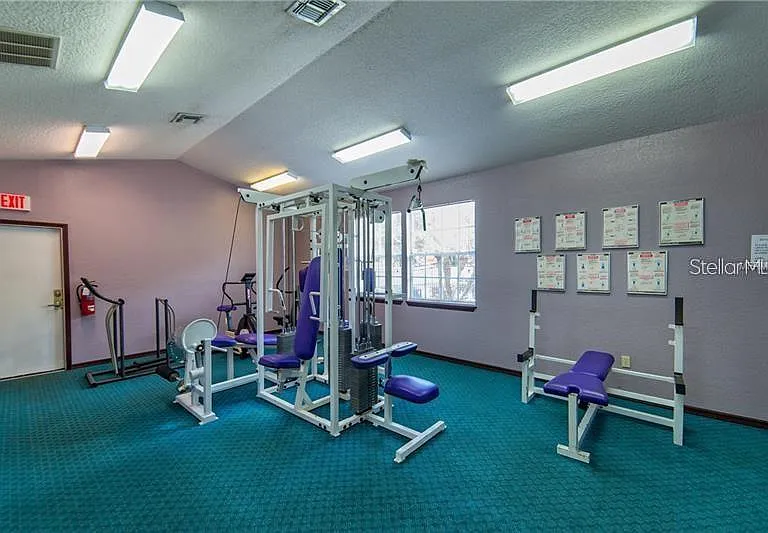 Columbia Arms Cir — Photo 20