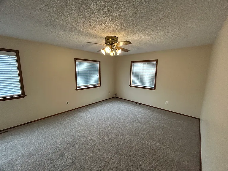 1224 Parker Dr — Photo 12