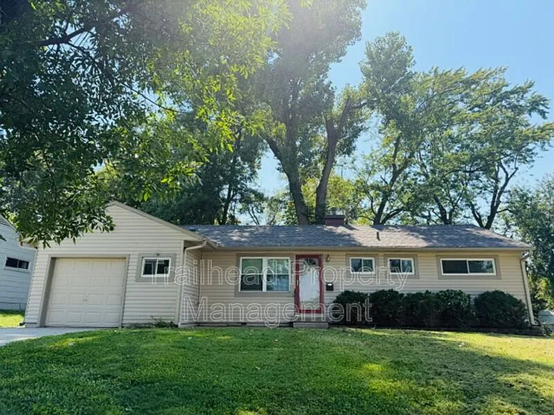 208 SW McClendon Dr
