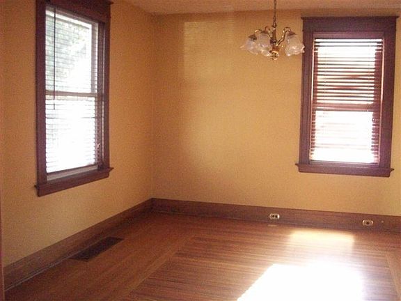 4th image of 2219 Cleneay Ave