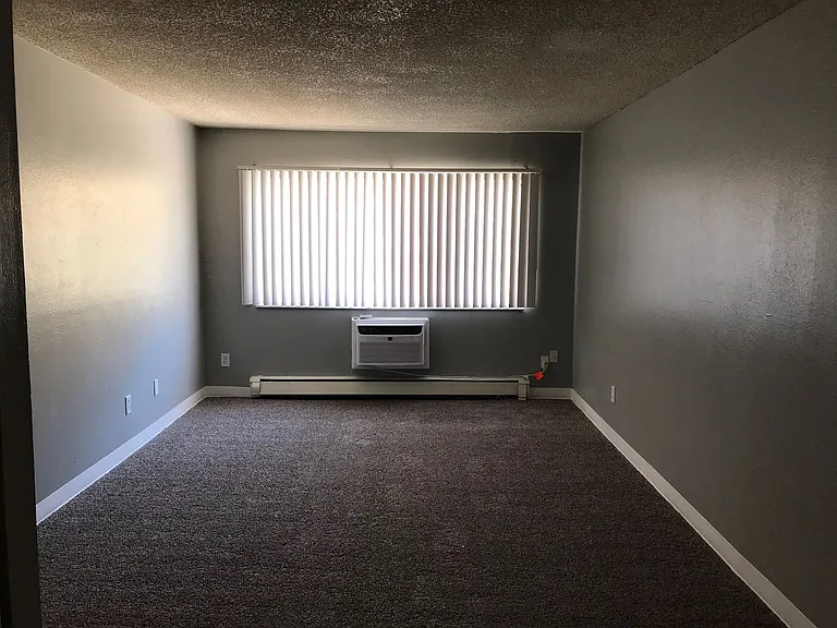 Prospect Pointe Apartments — Photo 35