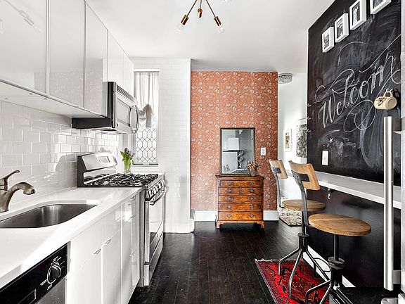 2nd image of 513 12th St #3L
