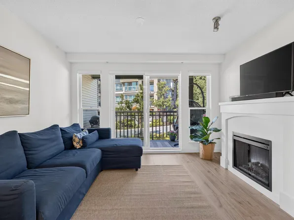 3082 Dayanee Springs Blvd #307, Coquitlam, BC V3E 0A3