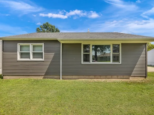 817 N Charles St, Shelbyville, IL 62565
