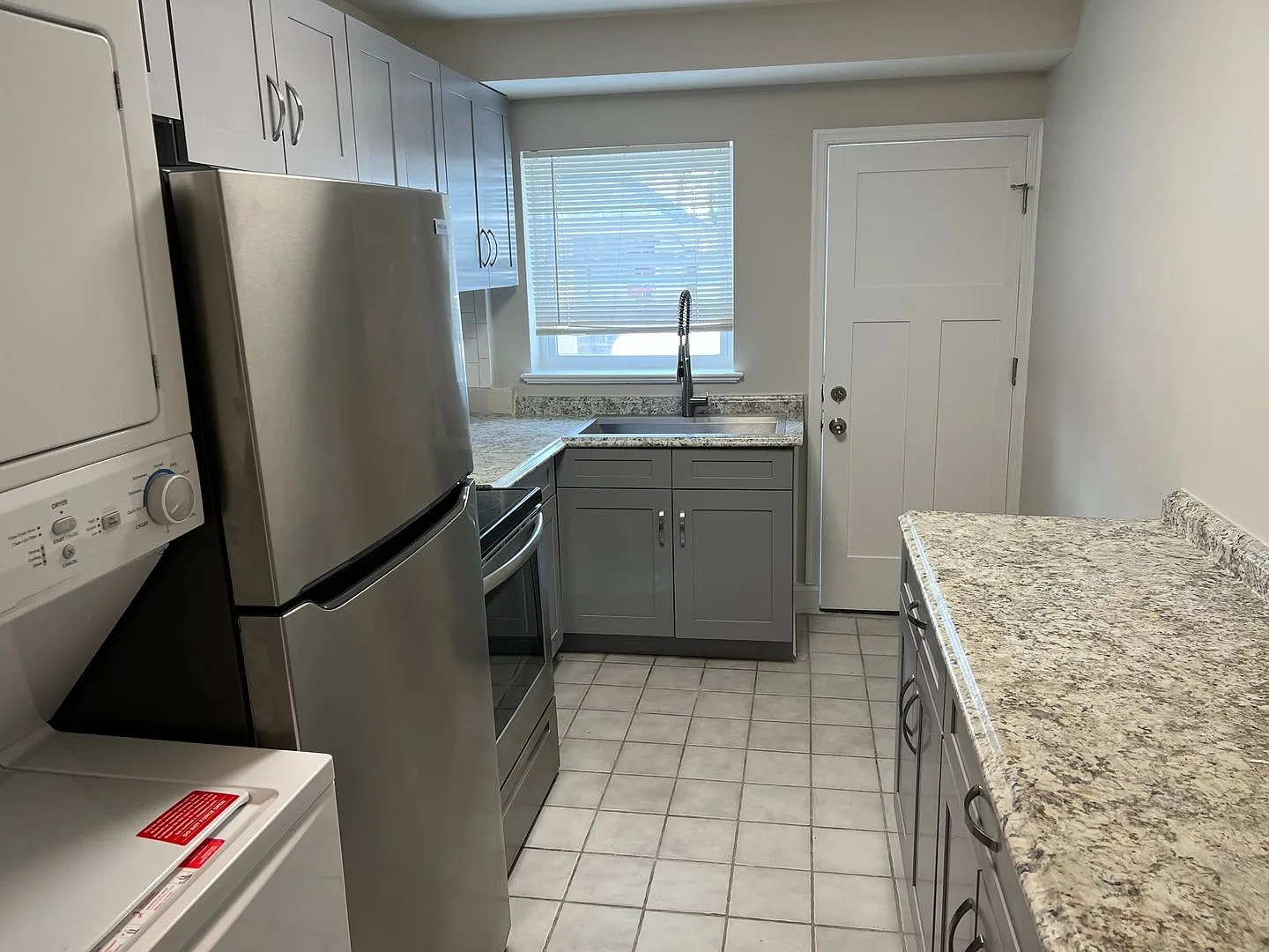 40 N. Summit Avenue — Photo 4
