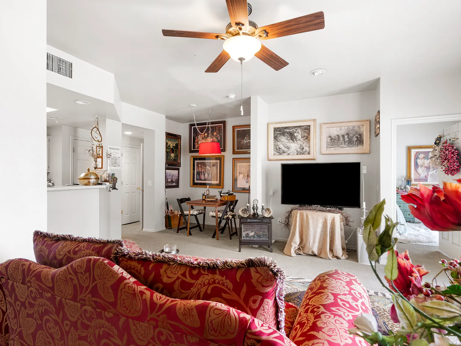 1 bed, 802 sqft, $1,900 — Photo 3