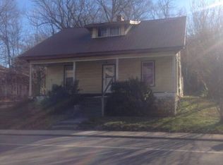 106 S Young St, Sparta, TN 38583