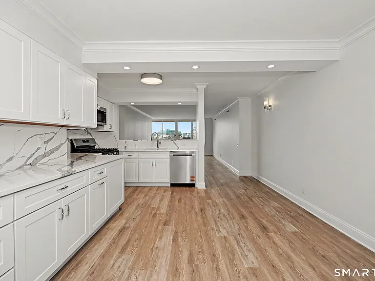25 Forest St #11A — Photo 4