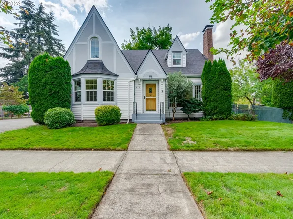835 NE Cowls St, McMinnville, OR 97128