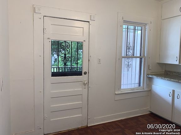 5th image of 406 Bristol Ave