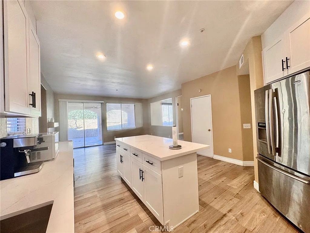 4 bed, 2.5 bath, 2328 sqft, $3,500 — Photo 4