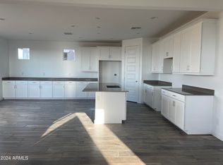 2932 E Hayfield Way, San Tan Valley, AZ 85140