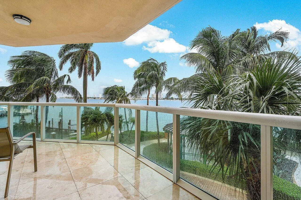 3 bed, 3.5 bath, 2287 sqft, $5,000 — Photo 2