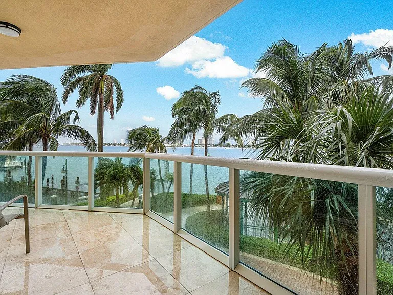 2650 Lake Shore Dr #206 — Photo 2