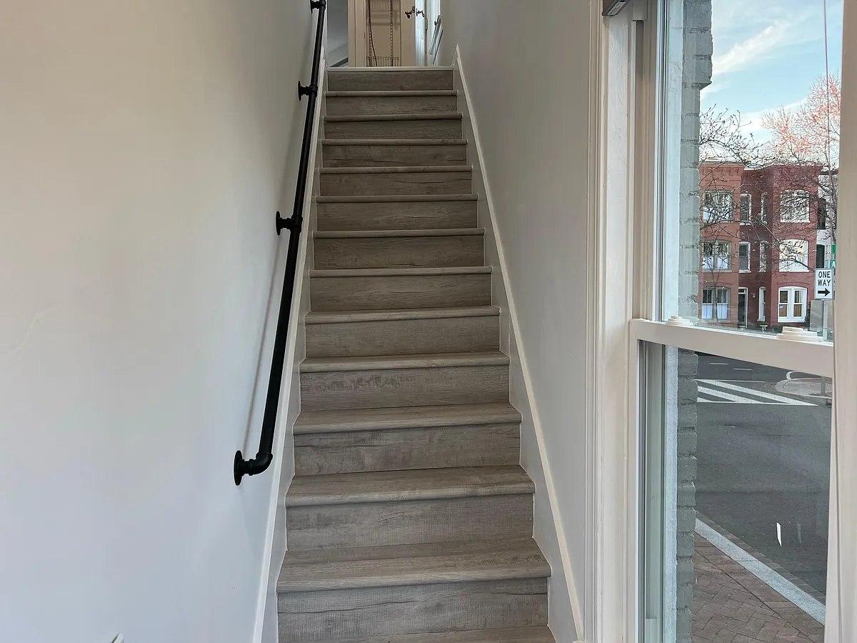Building Photo - 511 6th St NE #2