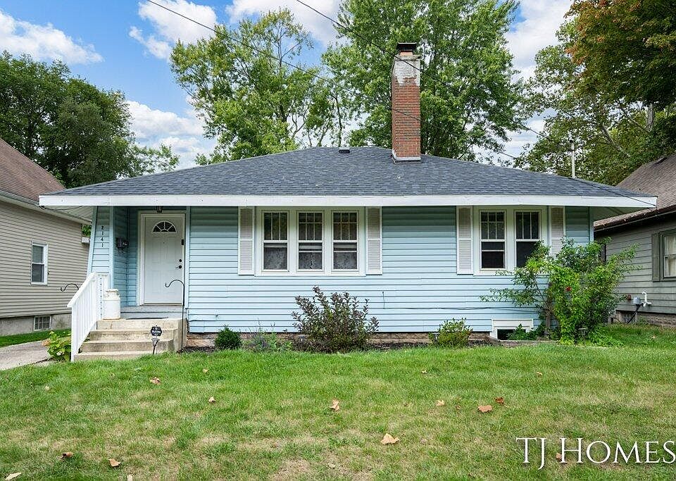 1st image of 2141 Oakwood Ave NE