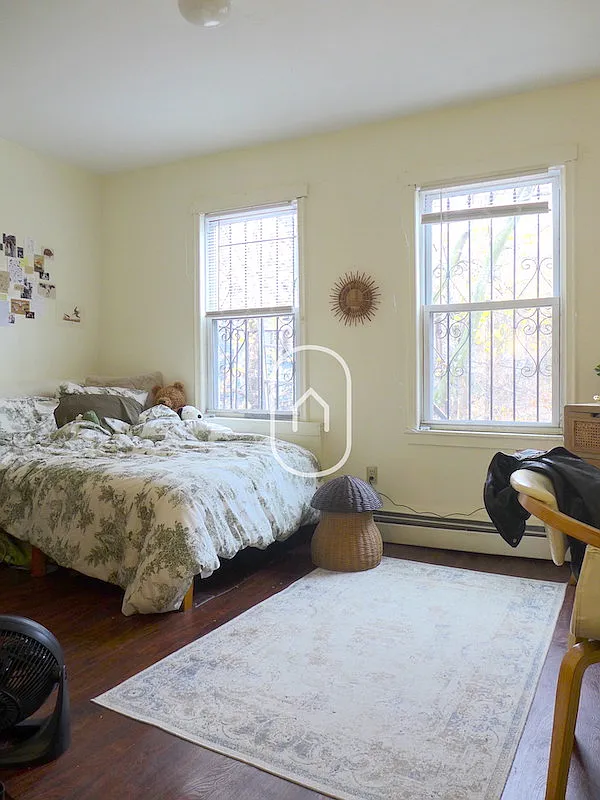 3 bed, 9999 sqft, $4,400 — Photo 2