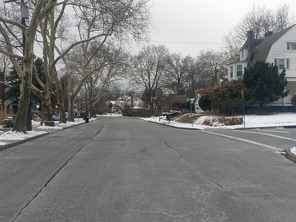 4th image of 100 Willowdale Ave