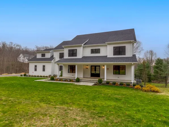 32 Adirondack Trail, Easton, CT 06612