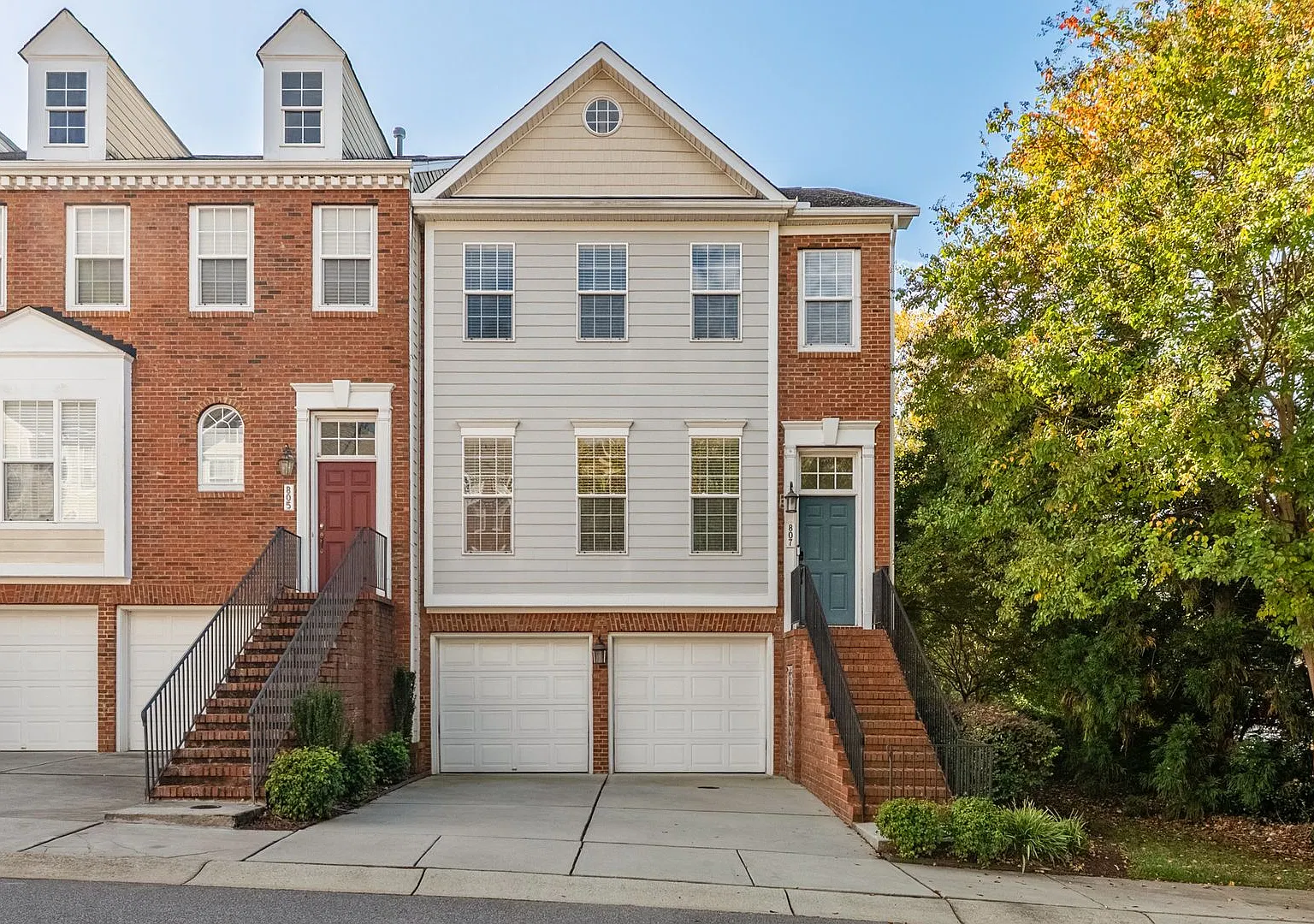 Available Now! Immaculate 3 Bed 3.5 Bath With Large Finished Basement In Prestigious Preston Neig... — Photo 1