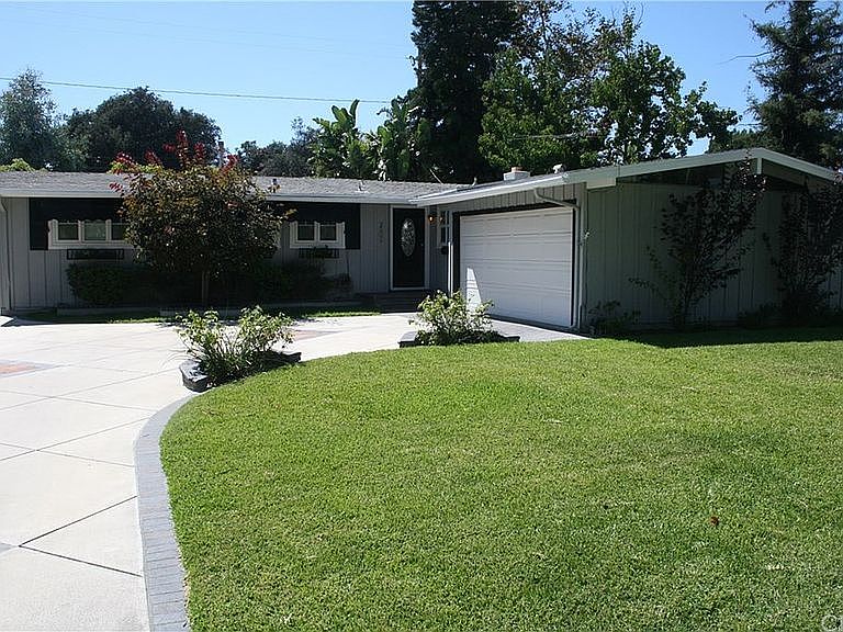 1st image of 2502 Larchmont Ave