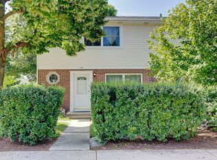 300 Driftwood Ln, Aurora, IL 60504