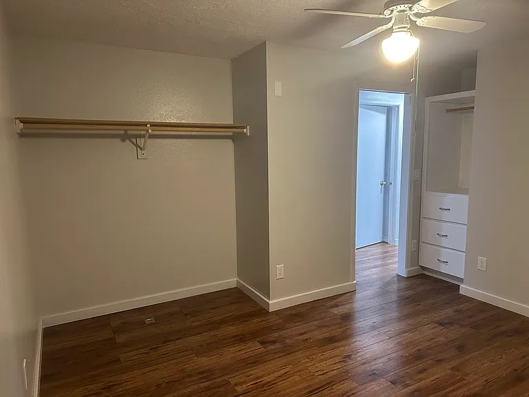 215 Brandywine Ct — Photo 9