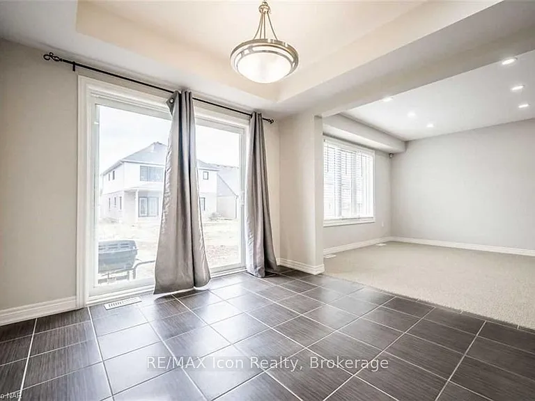 135 Acacia Rd — Photo 5
