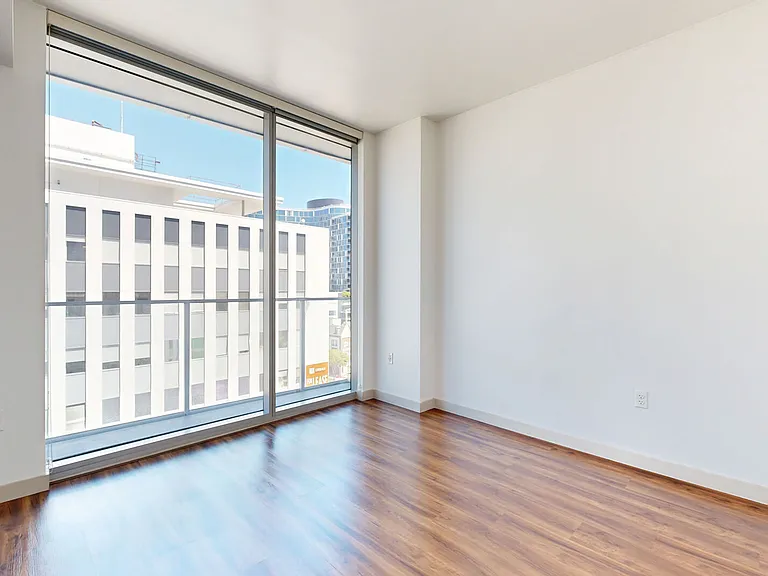 3033 Wilshire — Photo 74