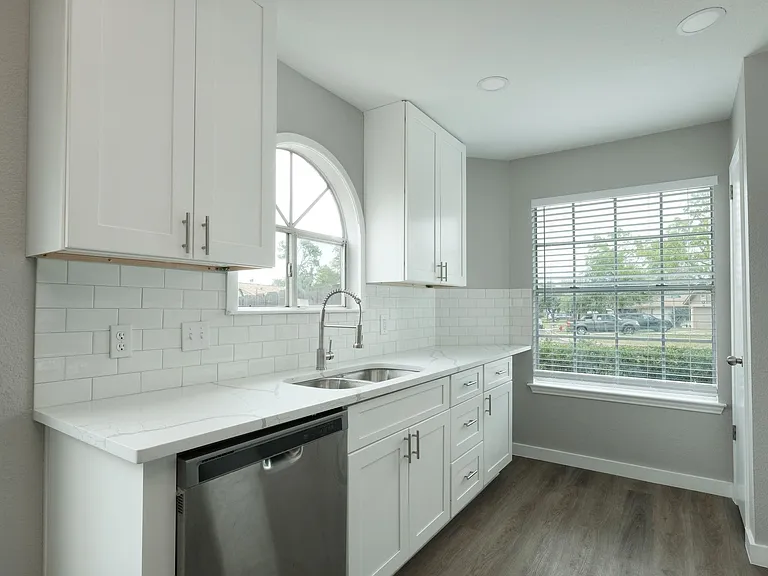 1301 Black Cherry Dr — Photo 6