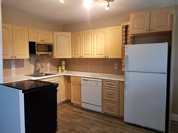 3rd image of 327 Norwich N