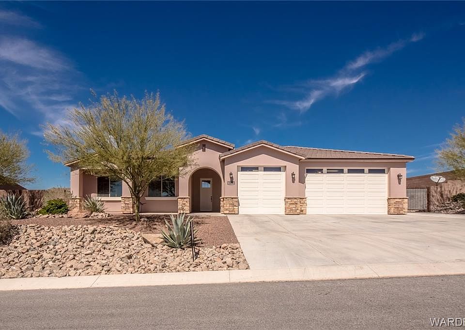 1st image of 3275 Esmerelda Dr
