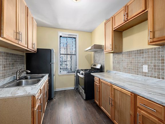 3rd image of 719 Hancock St APT 4R