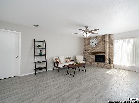 5th image of 6414 Thoreaus Way
