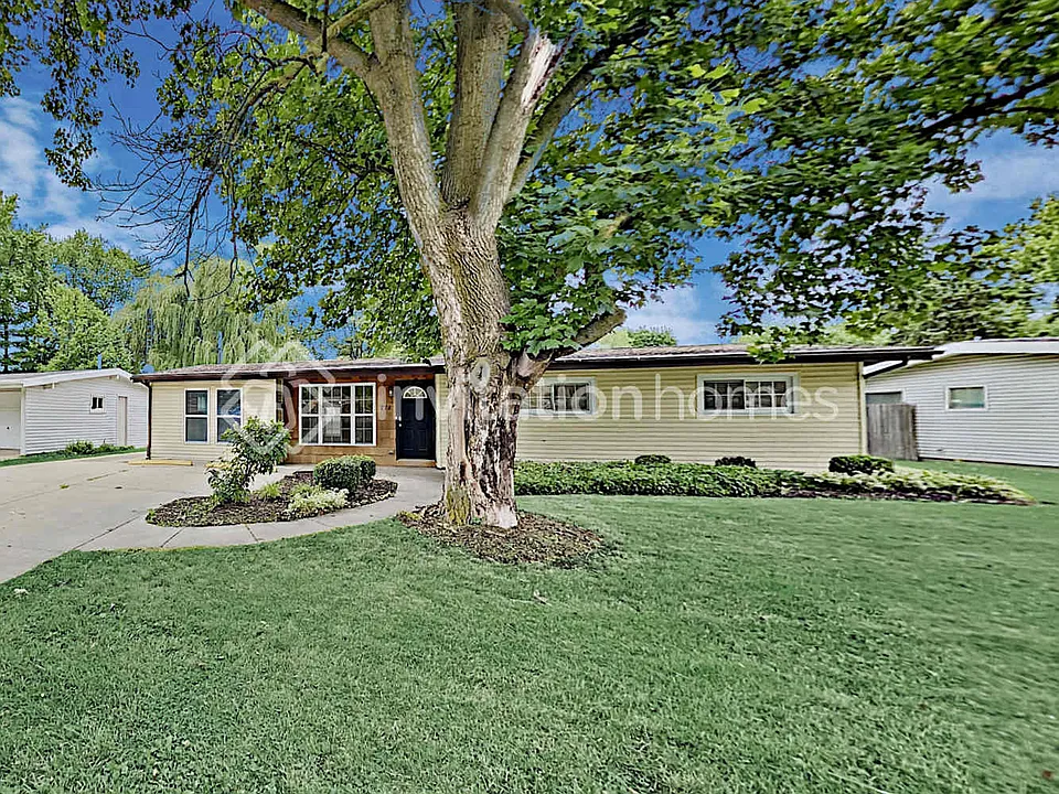 778 N Elmwood Dr