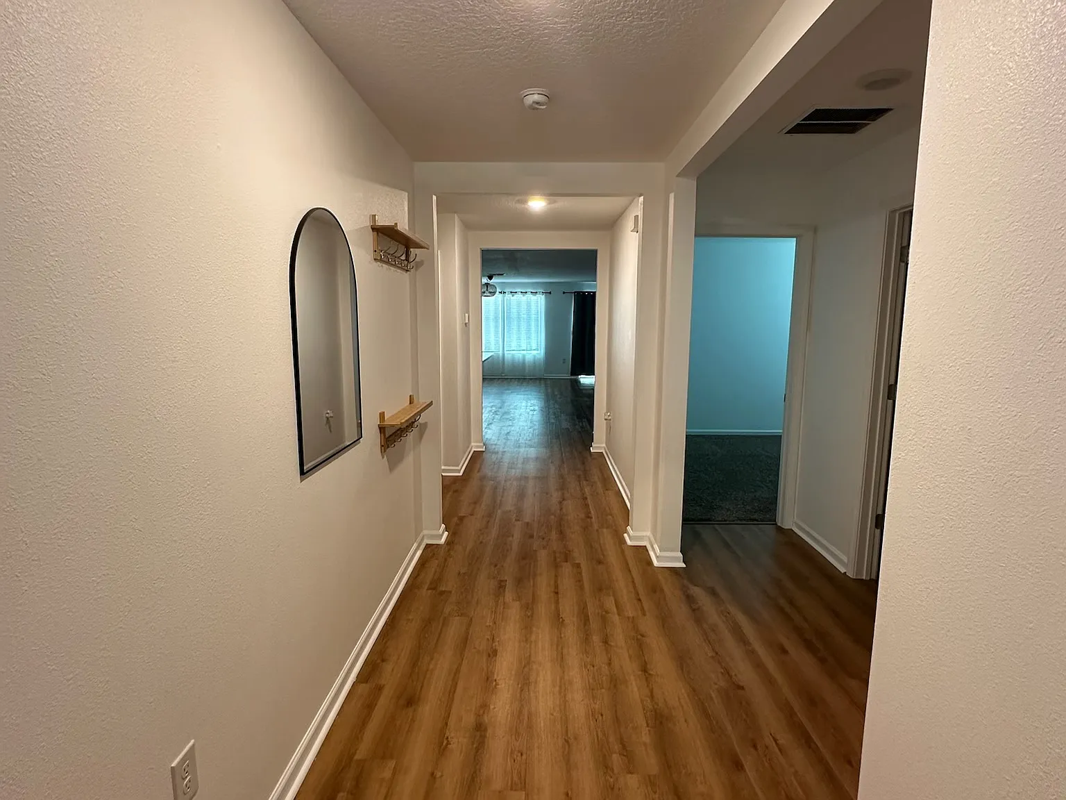 3 bed, 1711 sqft, $2,100 — Photo 2