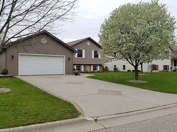 3rd image of 2416 Fawn Ln