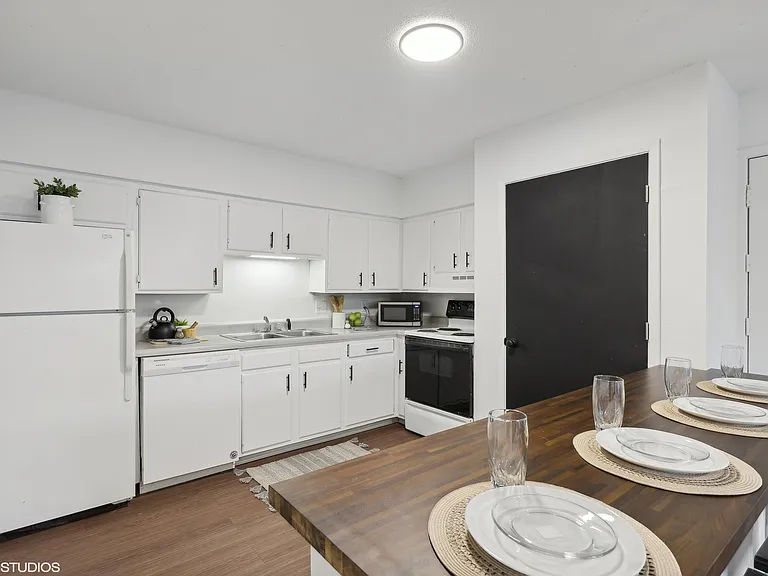 Twin Oaks Residences LLC — Photo 7