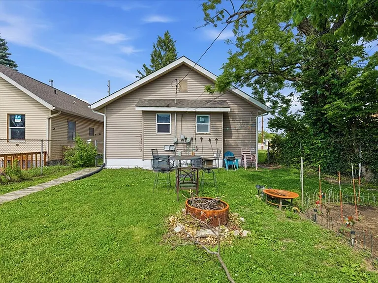 35 - 37 S Sherman Dr — Photo 21