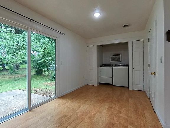 4th image of 330 E 3rd St
