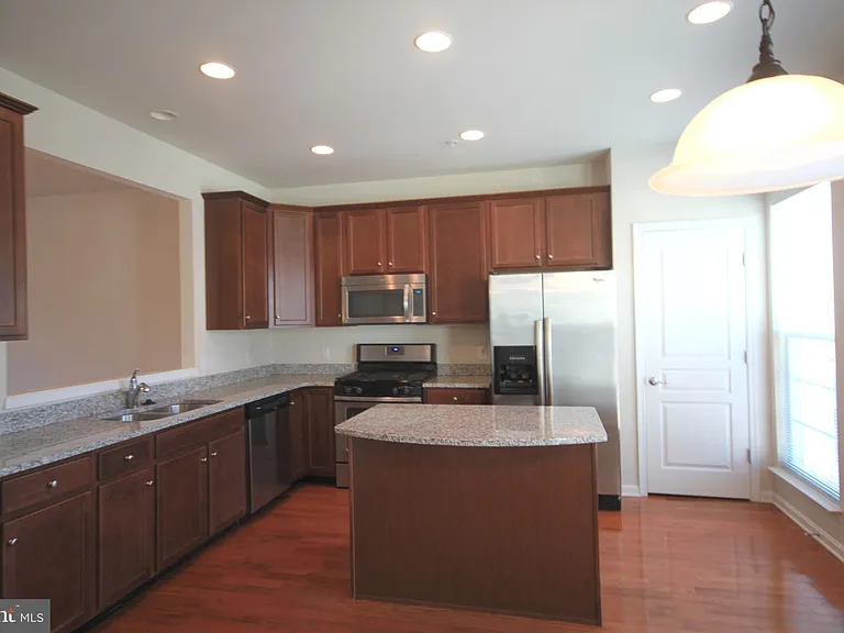 515 Ellison Dr — Photo 11