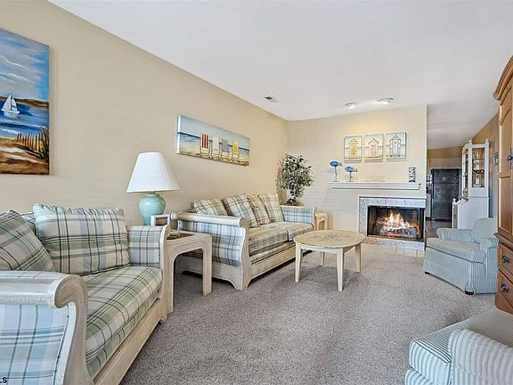 5th image of 414 Wesley Ave APT 103