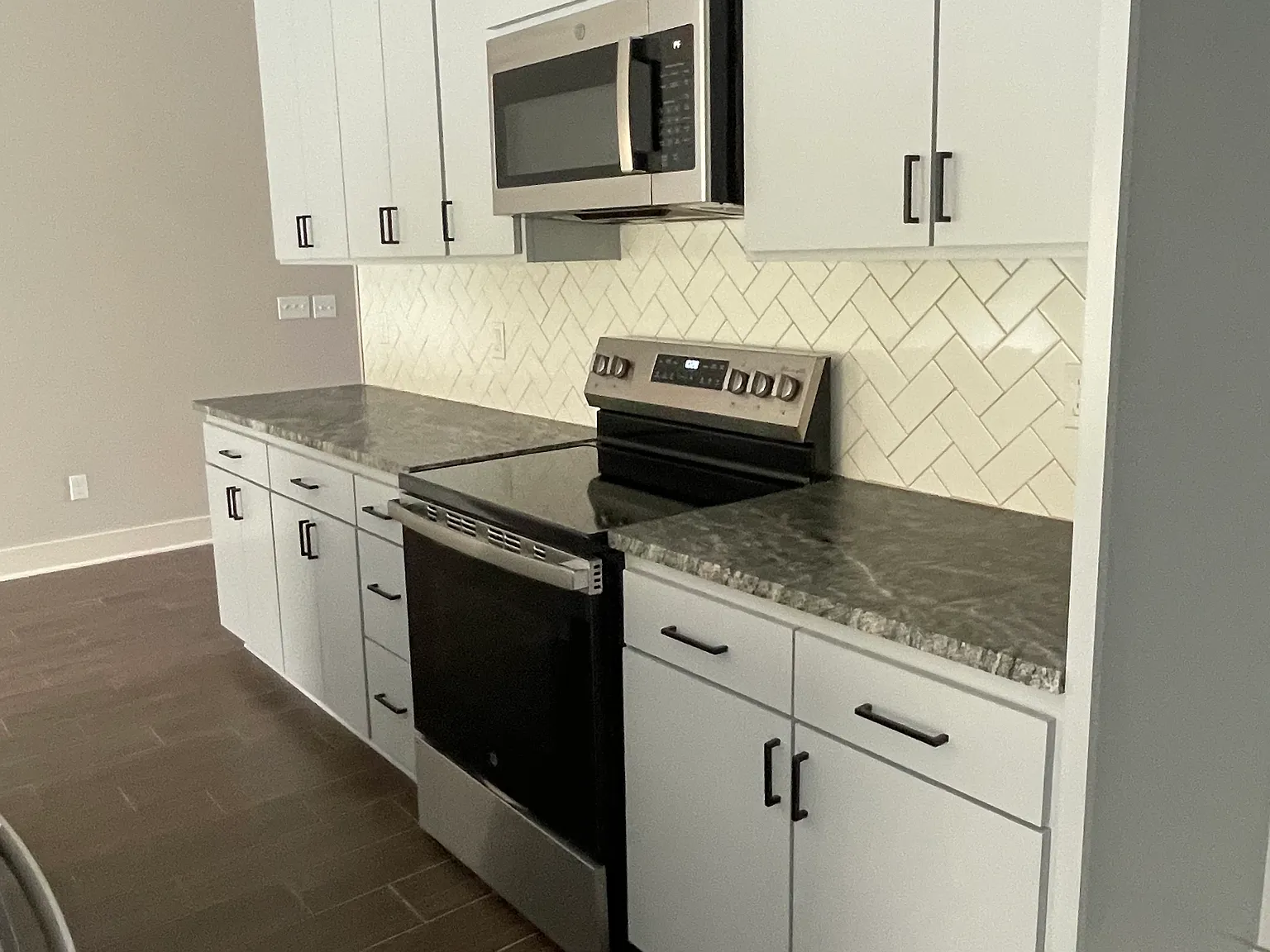 3 bed, 2.5 bath, 1930 sqft, $2,000 — Photo 4