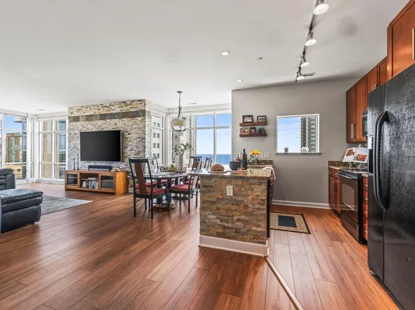 1550 East Royall PLACE #1112, Milwaukee, WI 53202